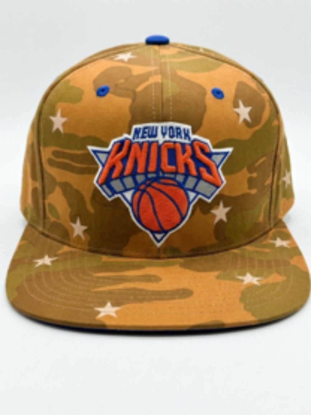 This Mitchell & Ness New York Knicks Snapback cap